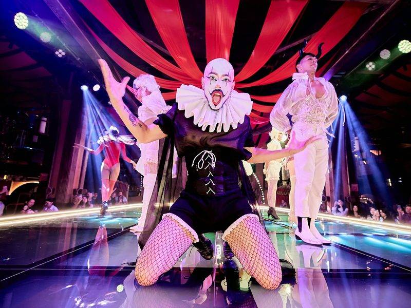 Resort entertainment stage show