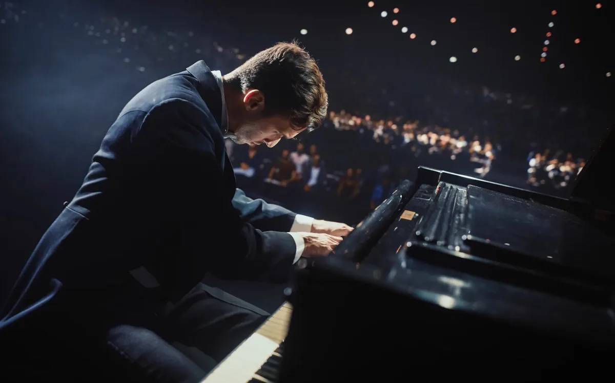 Pianist for cruise ship and luxury hotel contracts - Rising Stars