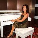 Female Pianist 107318